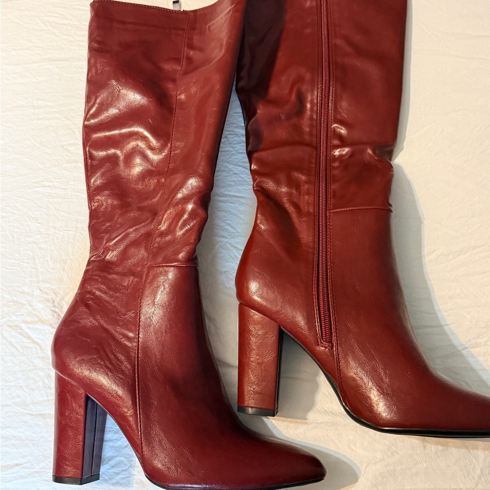 Elegant Women's Leather Boots